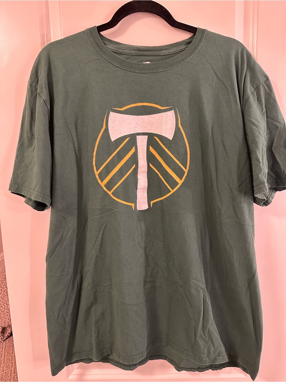 Fanatics Men's Green Tee with Yellow & White Axe Logo